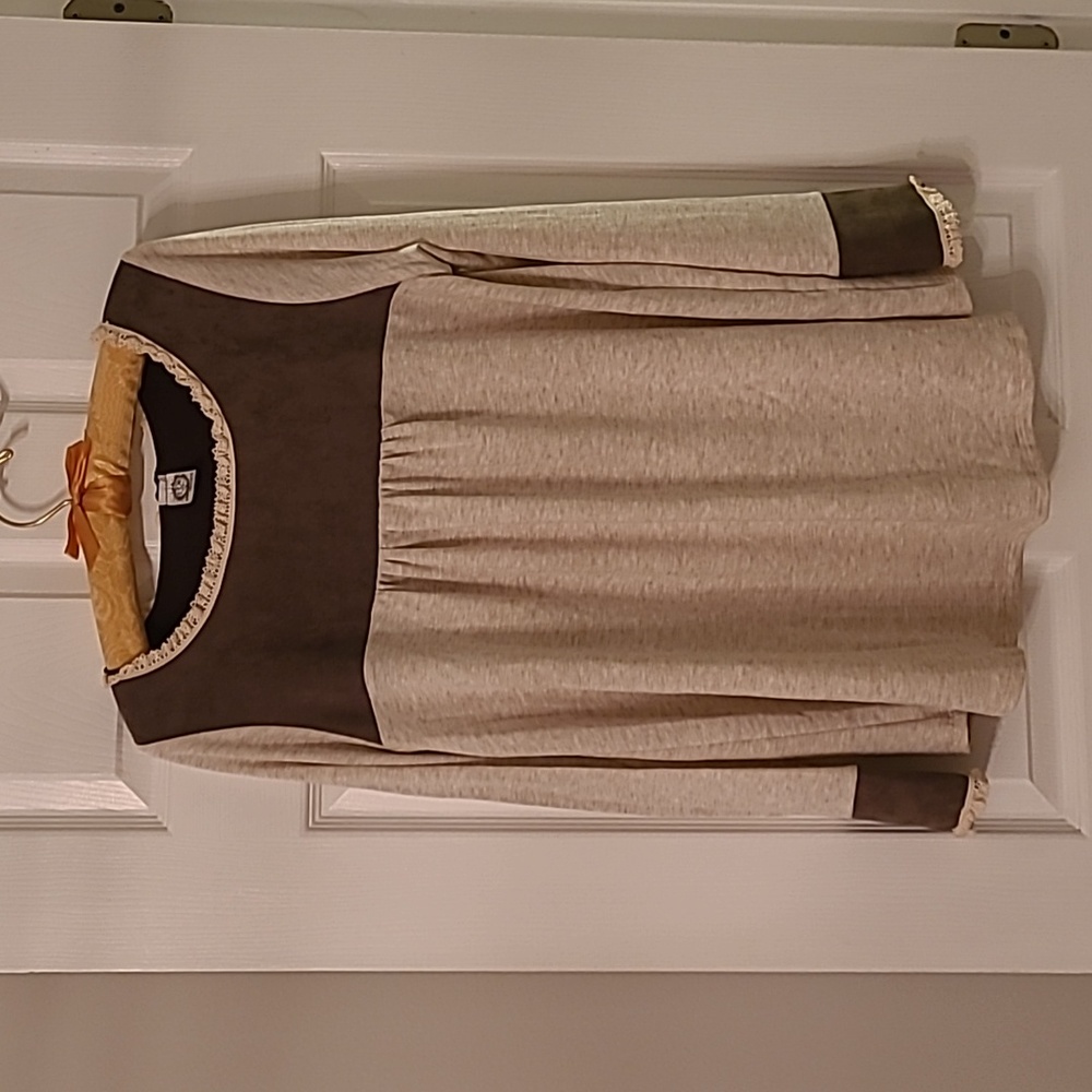 Soft knit long-sleeved shirt with crochet-lace detail.